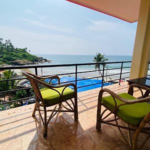 Double or Twin Room Sea View